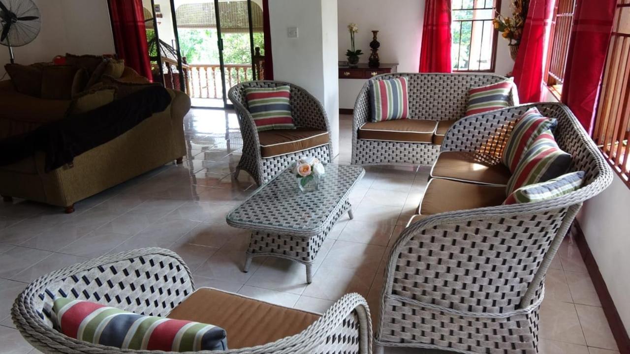 Elilia's Haven * Beau Vallon (Mahe)