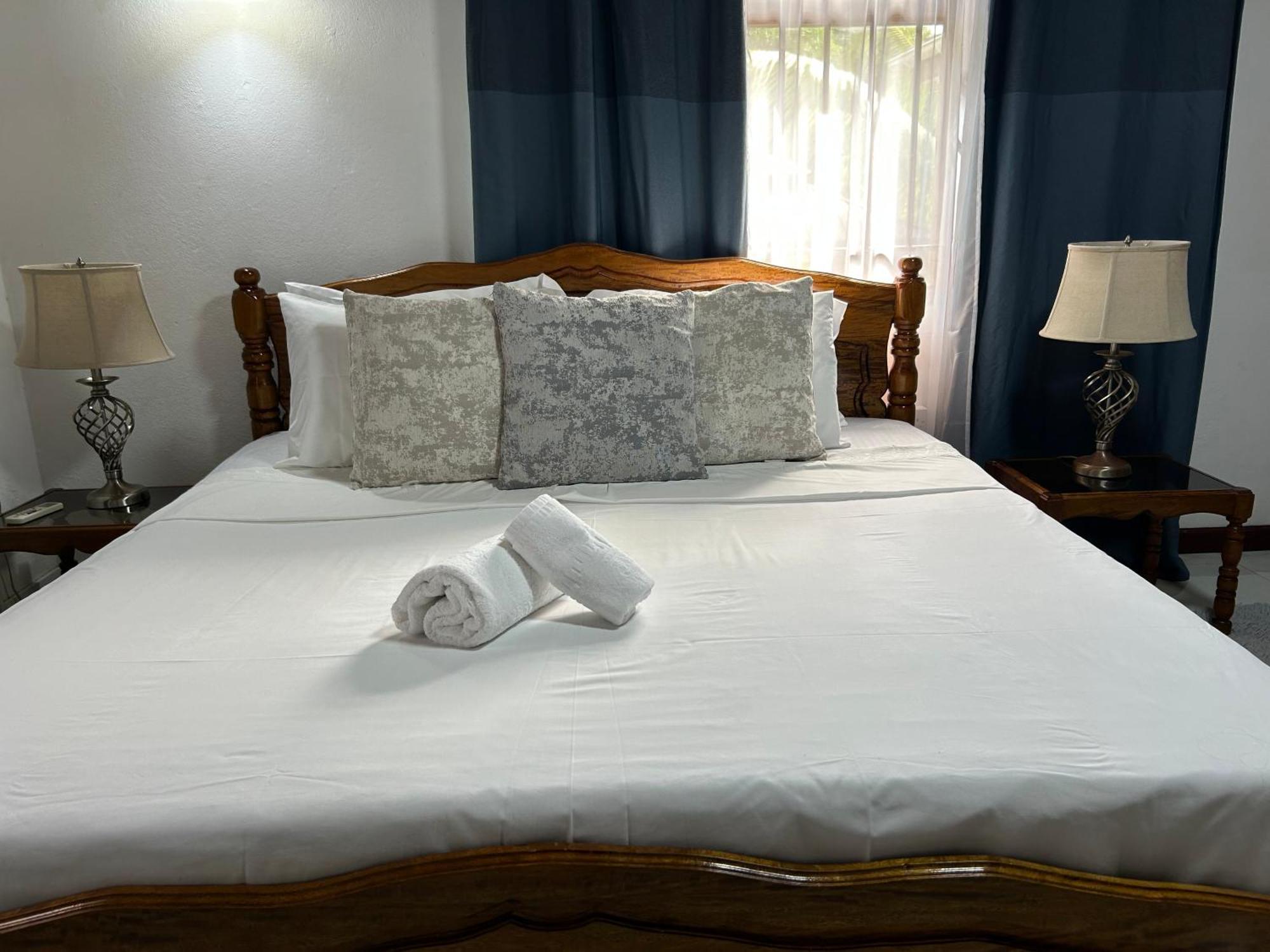 Elilia's Haven * Beau Vallon (Mahe)